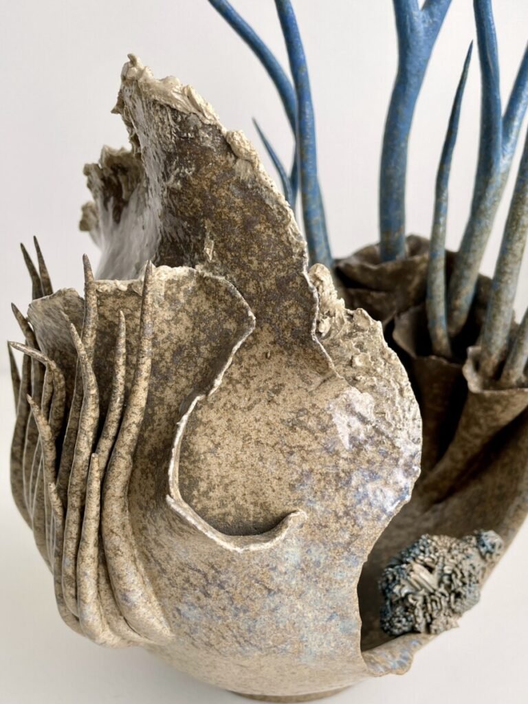 Sculpture céramique sphère arborescences bleues - détails