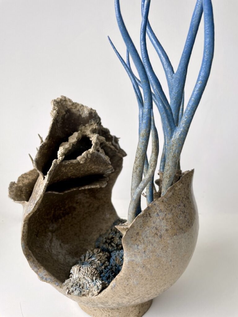 Sculpture céramique sphère arborescences bleues - détails