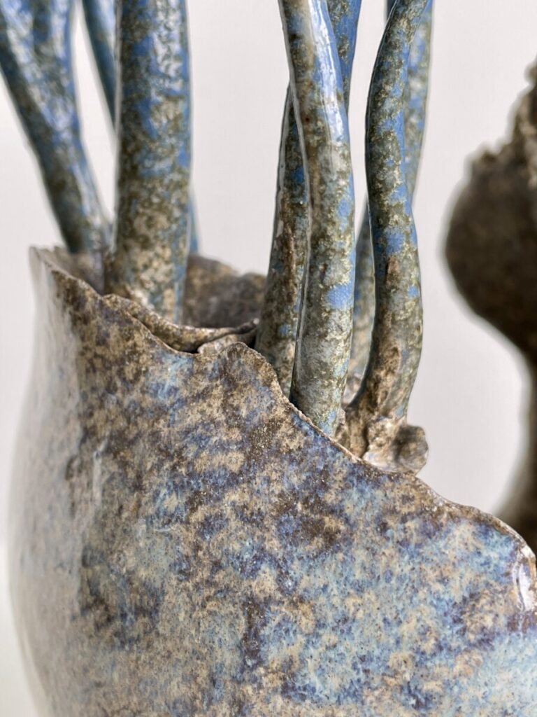 Sculpture céramique sphère arborescences bleues - détails