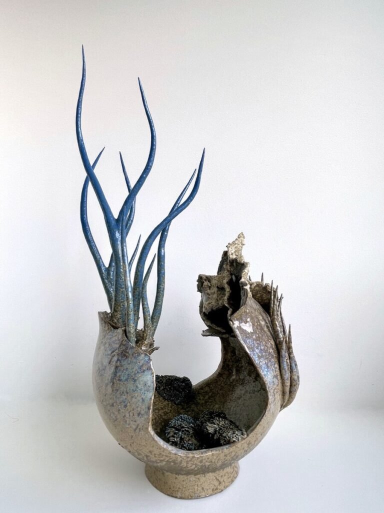Sculpture céramique sphère arborescences bleues