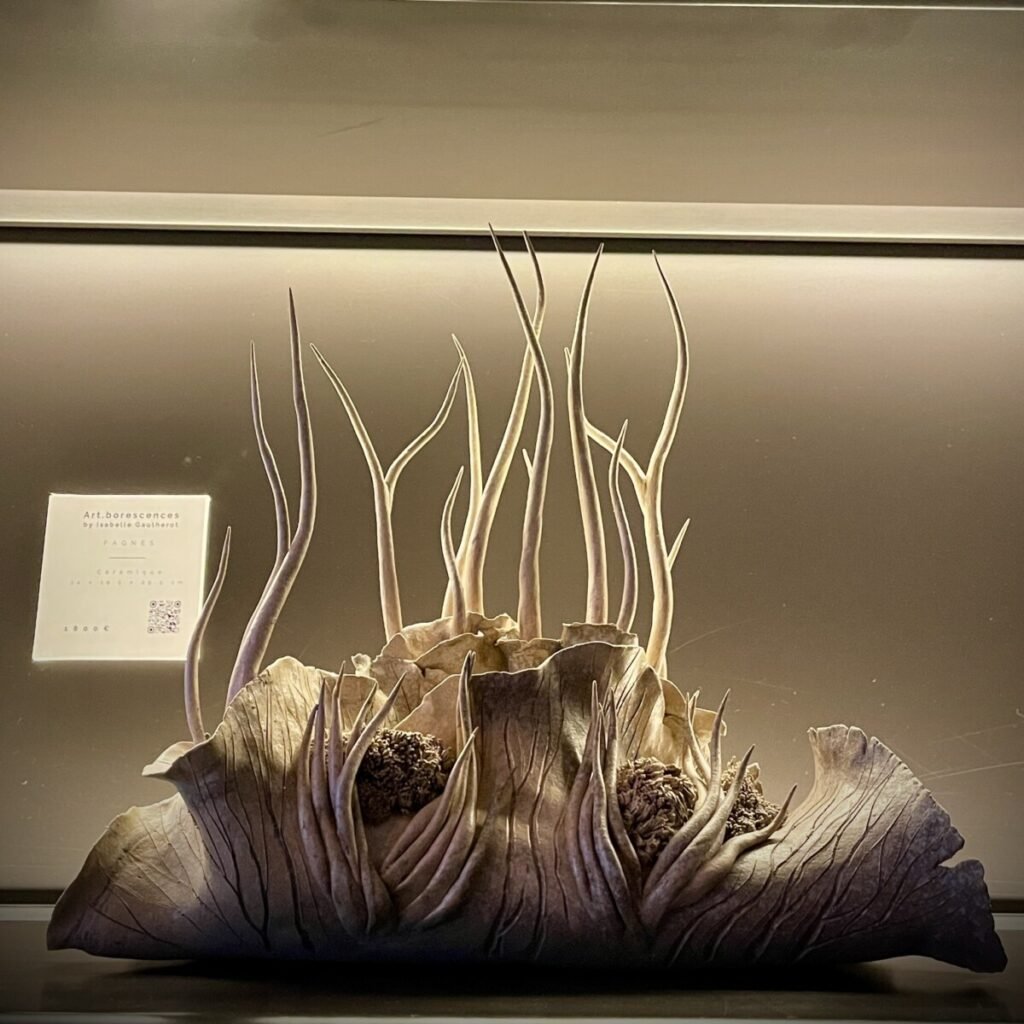 Sculpture art céramique Fagnes sur étagère